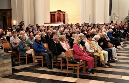Réginald Moreels getuigt in bomvolle kerk