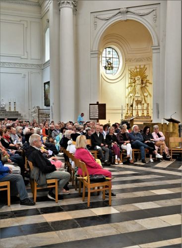 Réginald Moreels getuigt in bomvolle kerk