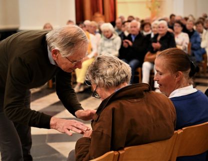 Réginald Moreels getuigt in bomvolle kerk