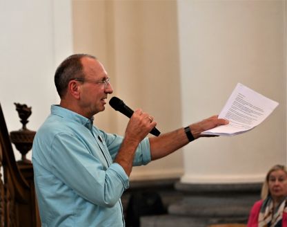 Réginald Moreels getuigt in bomvolle kerk