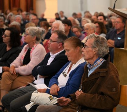 Réginald Moreels getuigt in bomvolle kerk