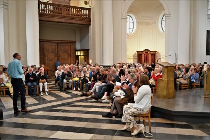 Réginald Moreels getuigt in bomvolle kerk