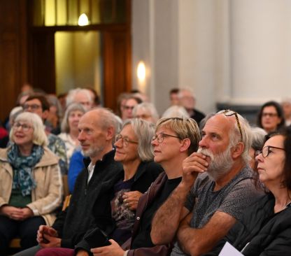 Réginald Moreels getuigt in bomvolle kerk