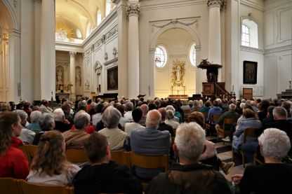 Réginald Moreels getuigt in bomvolle kerk