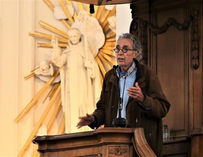 Réginald Moreels getuigt in bomvolle kerk