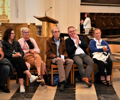 Réginald Moreels getuigt in bomvolle kerk