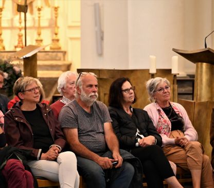 Réginald Moreels getuigt in bomvolle kerk